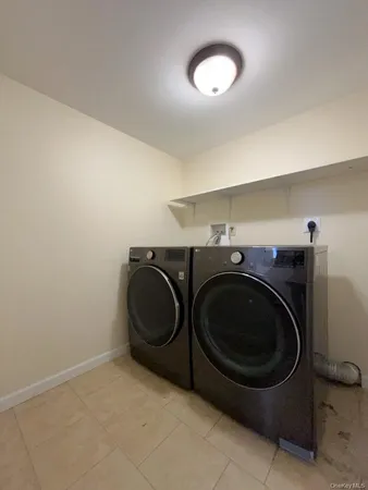 $3,325 | 2 Fieldstone Drive, New Paltz, NY 12561