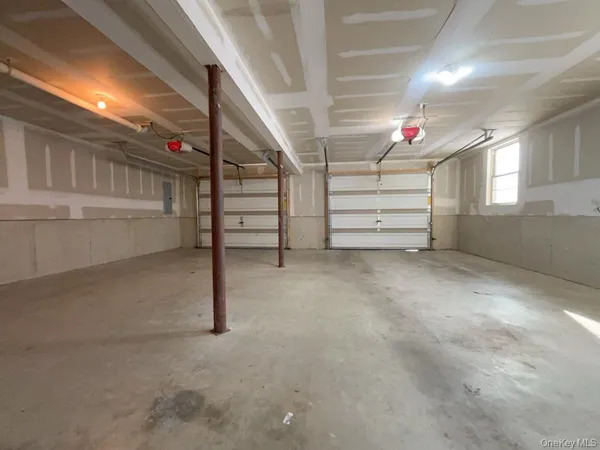 $3,325 | 2 Fieldstone Drive, New Paltz, NY 12561