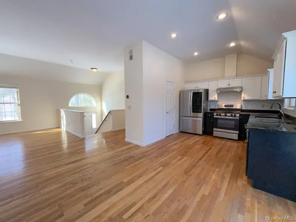 $3,325 | 2 Fieldstone Drive, New Paltz, NY 12561