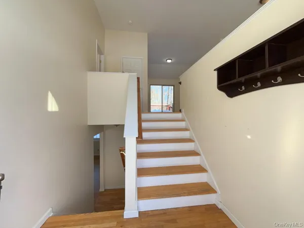 $3,325 | 2 Fieldstone Drive, New Paltz, NY 12561