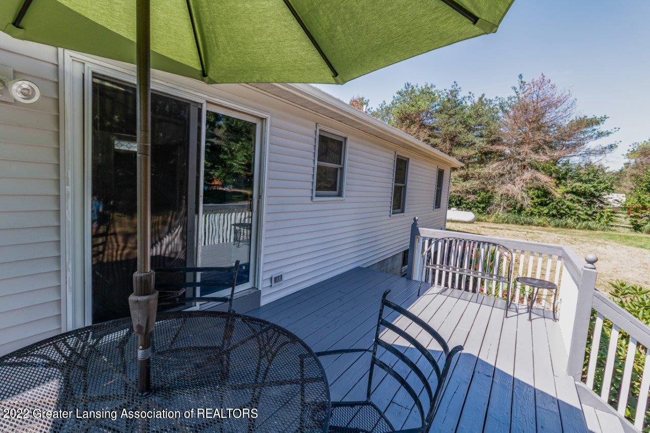 9525 East Walker Road Ovid, MI 48866 - Photo 26 of 33 30- Rear Deck