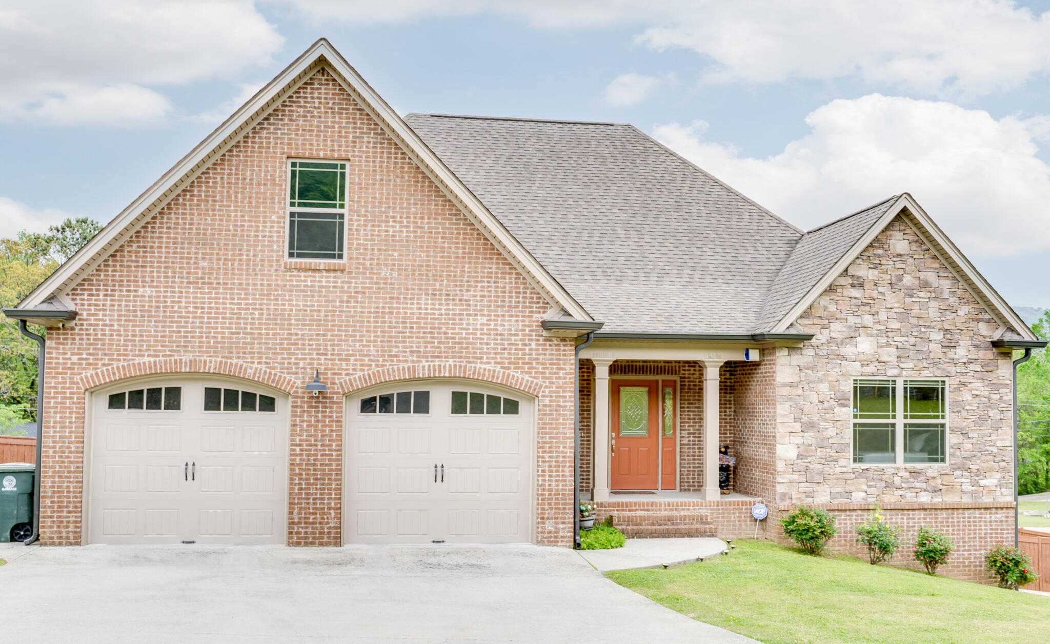 146 Dower Road Chattanooga, TN 37419 - Photo 1 of 34 20240424-ESD03604HDR-Edit