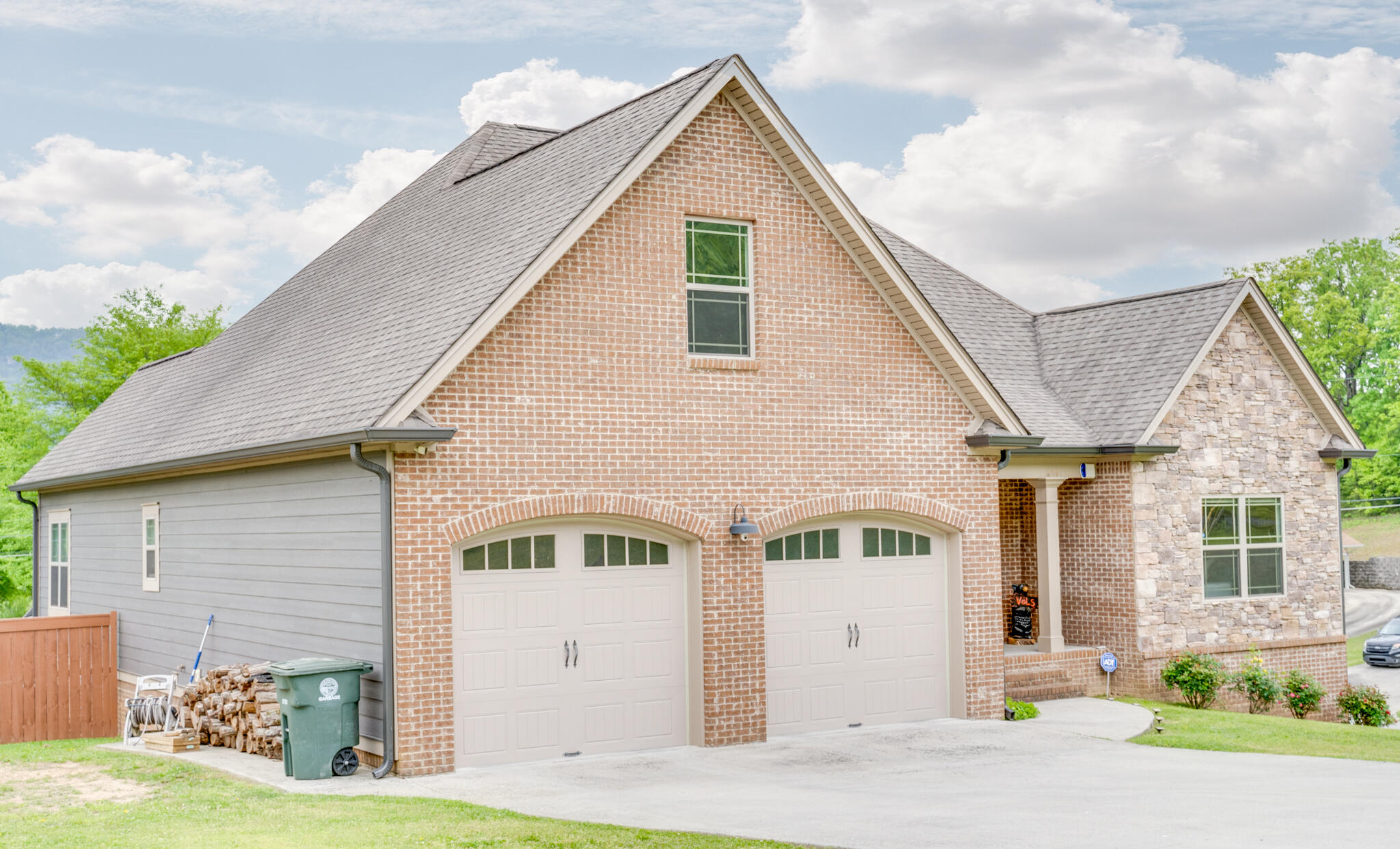 146 Dower Road Chattanooga, TN 37419 - Photo 2 of 34 20240424-ESD03609HDR-Edit
