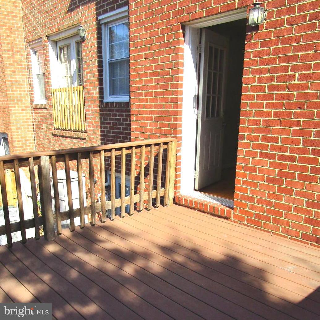 2037 South Glebe Road Arlington, VA 22206 - Photo 25 of 30 Deck
