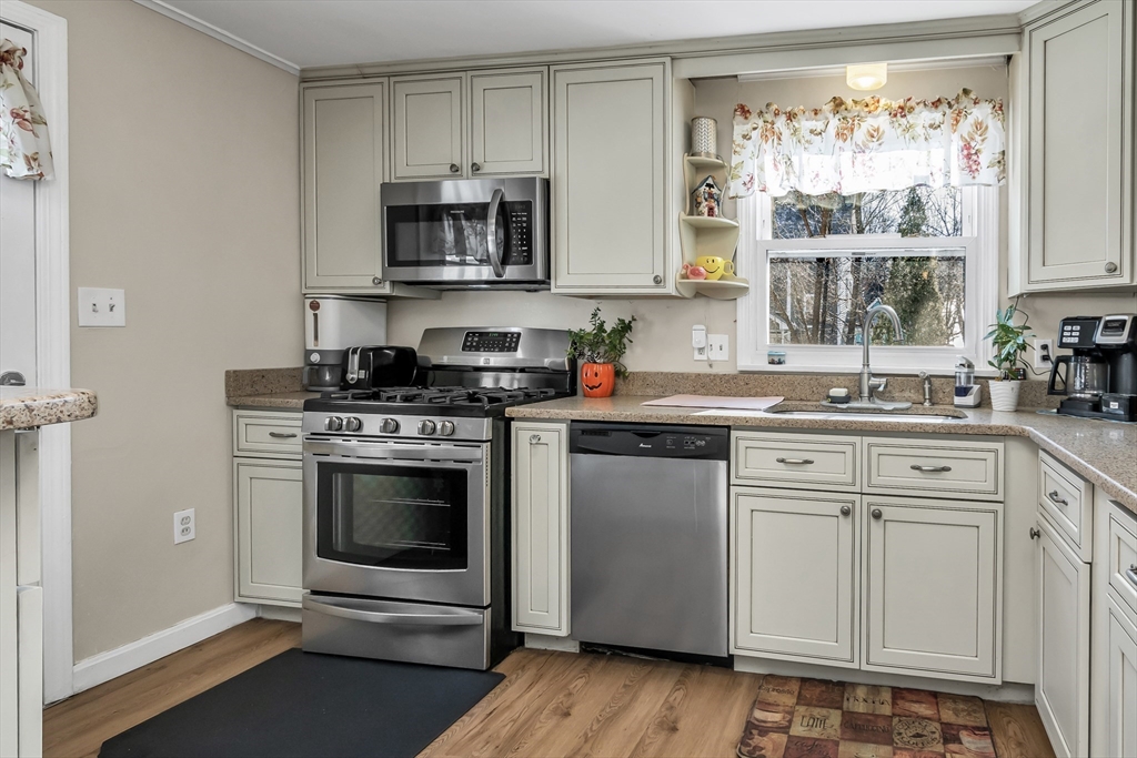 45 Middlebury Street Lawrence, MA 01841 - Photo 5 of 42