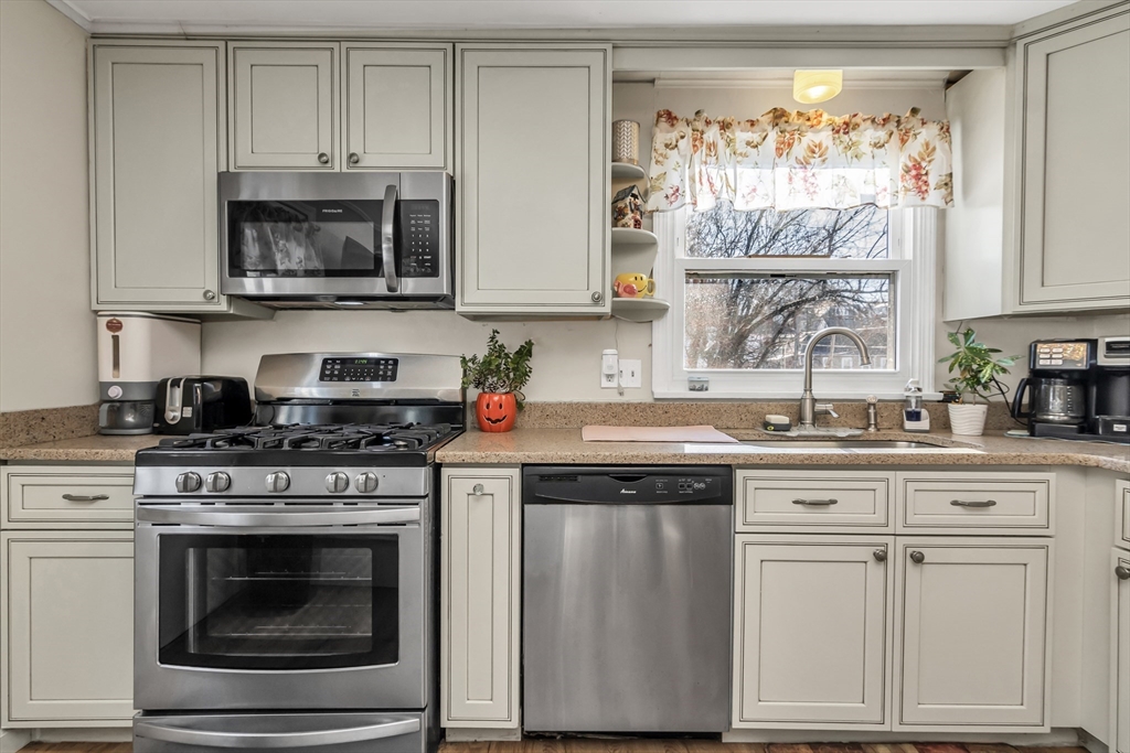 45 Middlebury Street Lawrence, MA 01841 - Photo 7 of 42