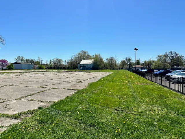 $775,000 | 645-655 East Main Street, Brownsburg, IN 46112