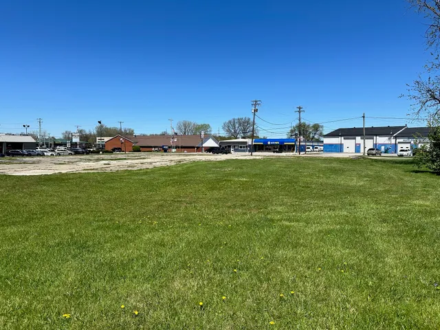 $775,000 | 645-655 East Main Street, Brownsburg, IN 46112