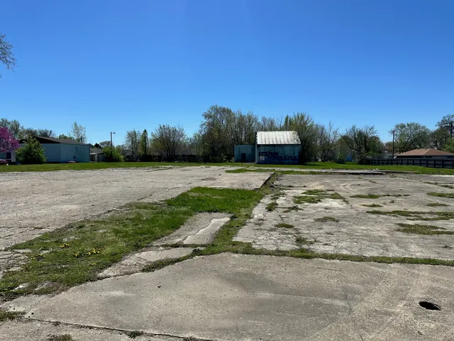 $775,000 | 645-655 East Main Street, Brownsburg, IN 46112