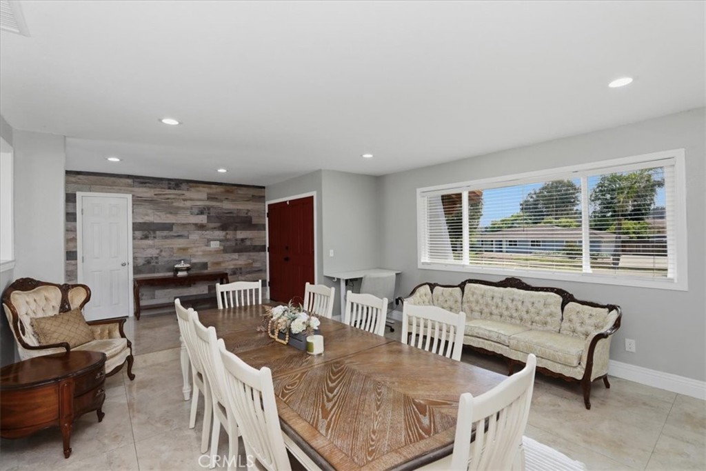 15745 Saddleback Road Riverside, CA 92506 - Photo 18 of 44 Living and Dining