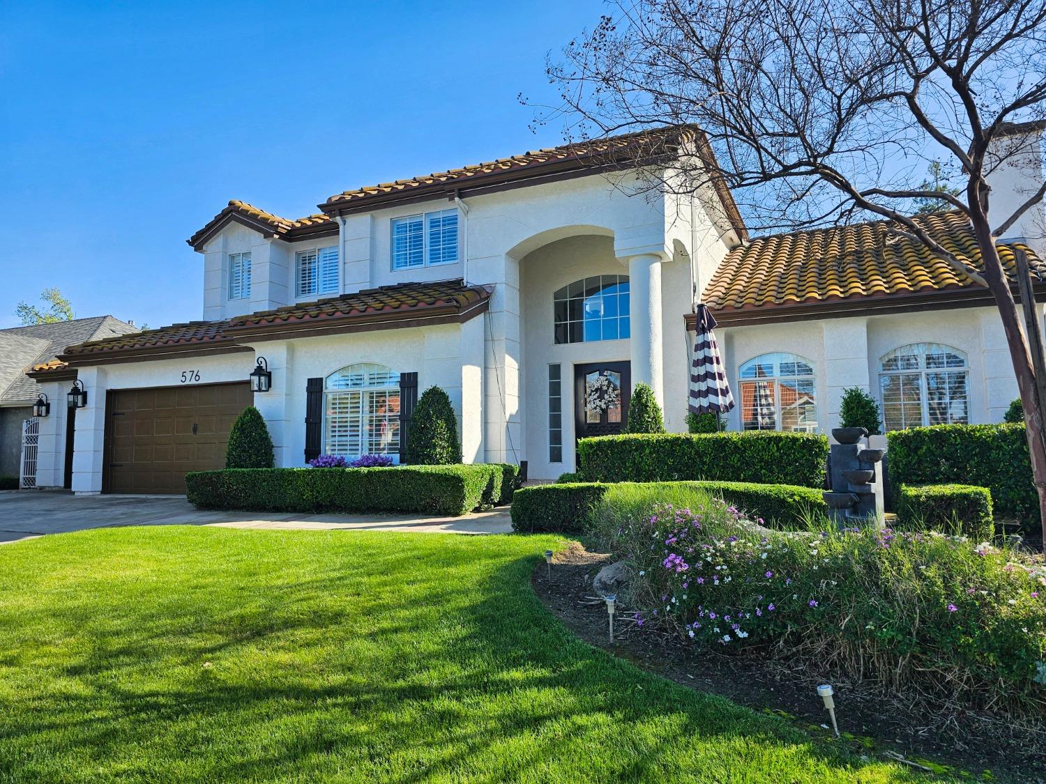 576 West Bedford Avenue Clovis, CA 93611 - Photo 2 of 79 a front view of a house with yard and green space