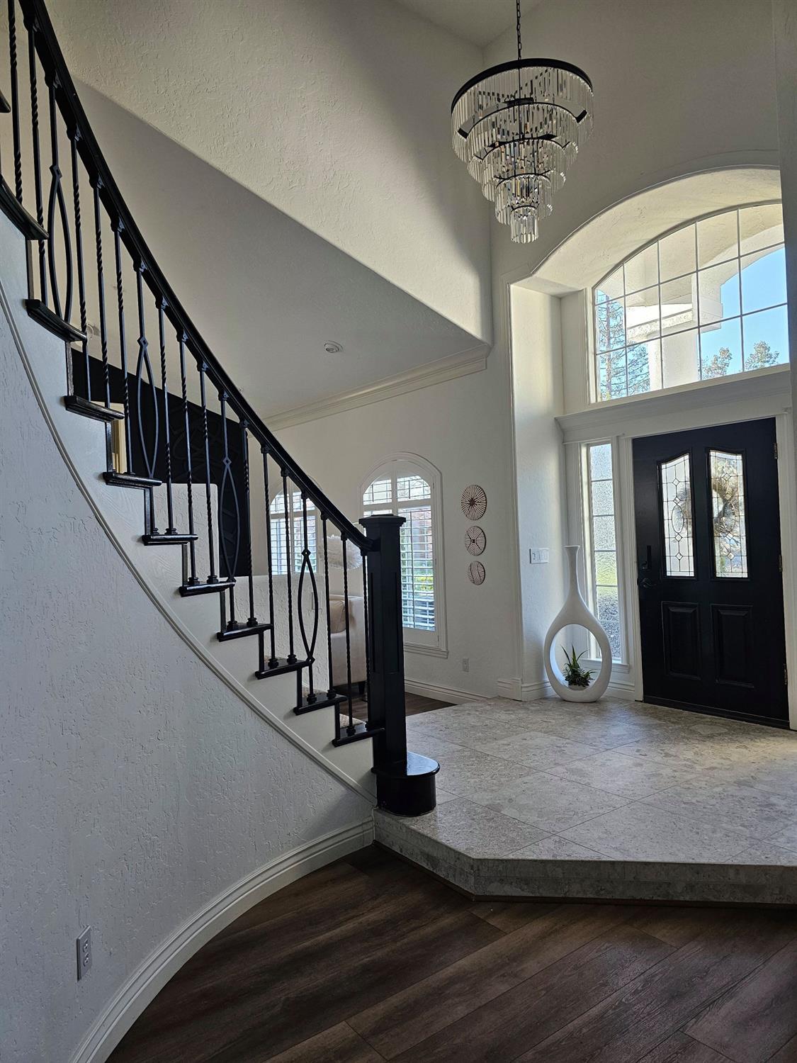 576 West Bedford Avenue Clovis, CA 93611 - Photo 8 of 79