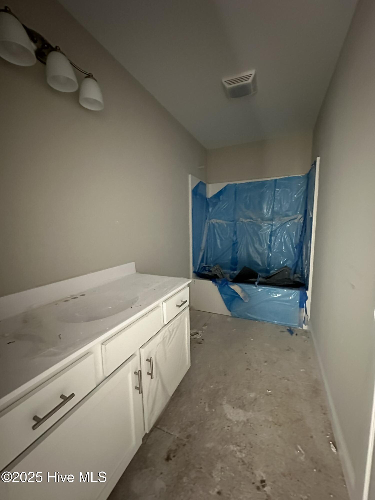 185 Brighttown Road Maysville, NC 28555 - Photo 13 of 18 =Guest Bathroom