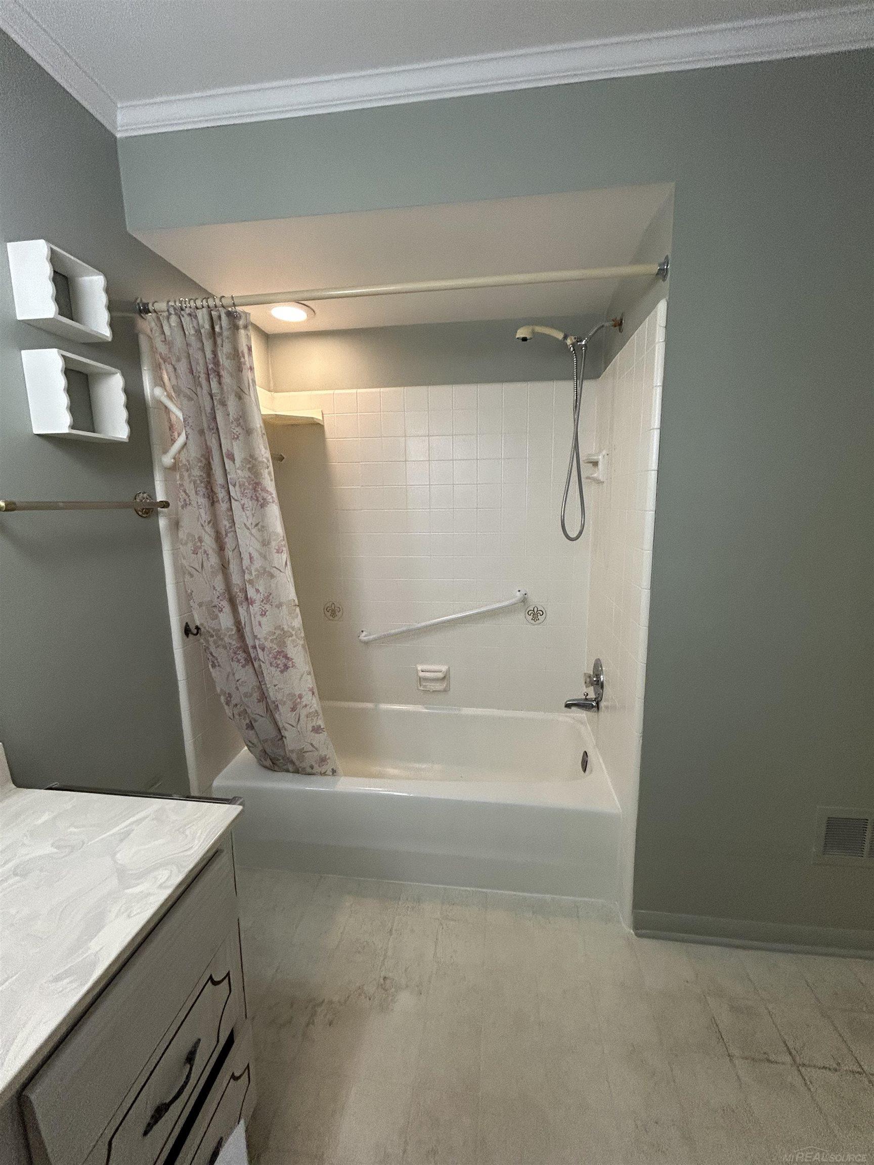 8260 Clinton River Road Sterling Heights, MI 48314 - Photo 18 of 29 50202777-2637b821-3a24-4b35-9fcf-eedc882775dd.JPG