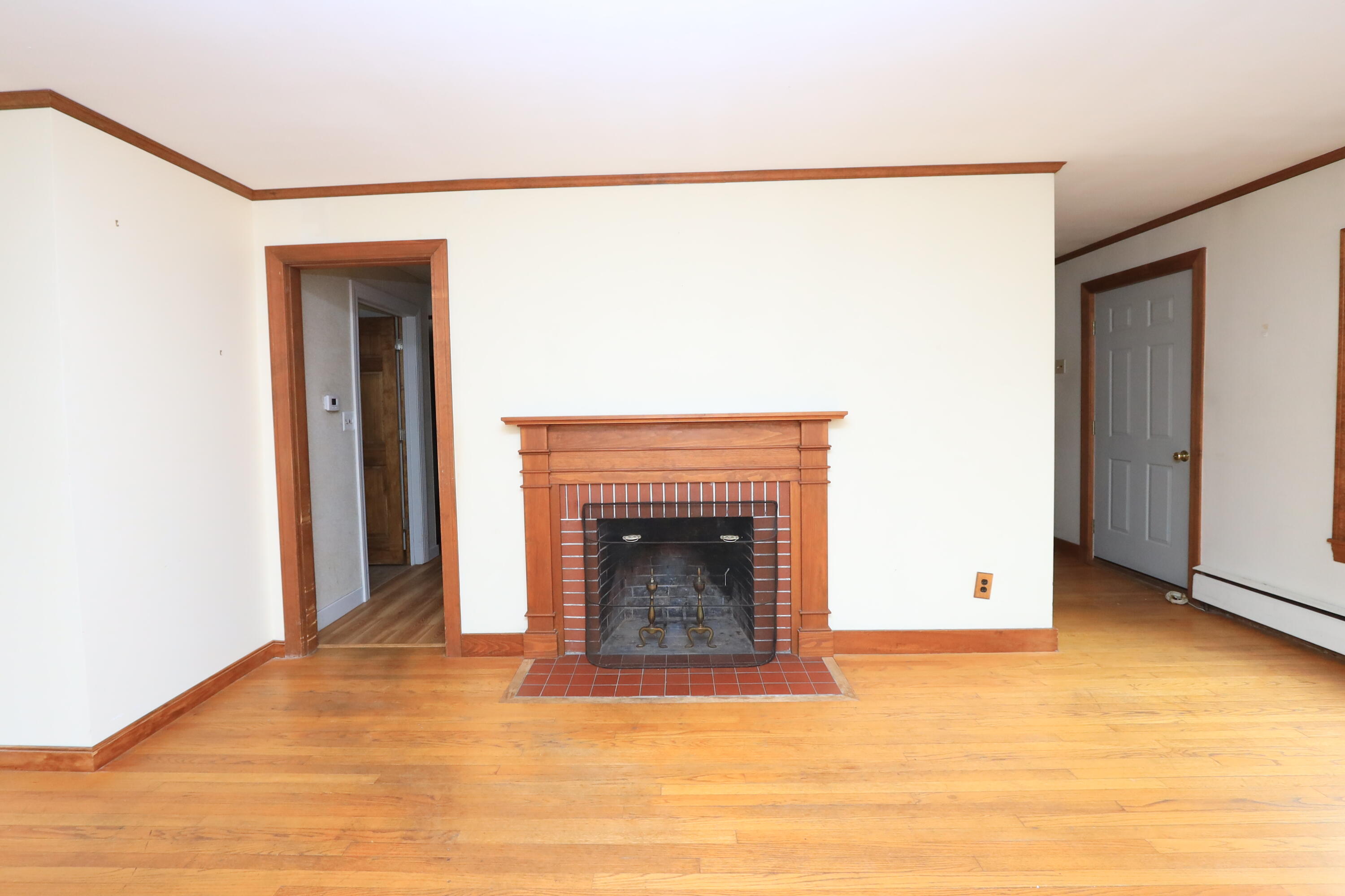 42 Silver Road Bangor, ME 04401 - Photo 9 of 30 09Living Room