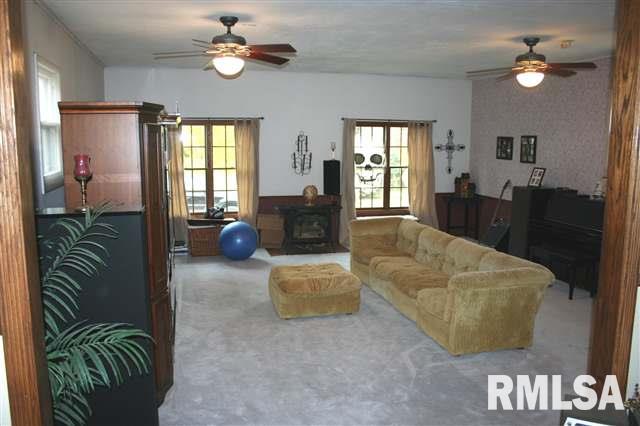 1999 Keener Road Muscatine, IA 52761 - Photo 3 of 12 Gallery Image 3