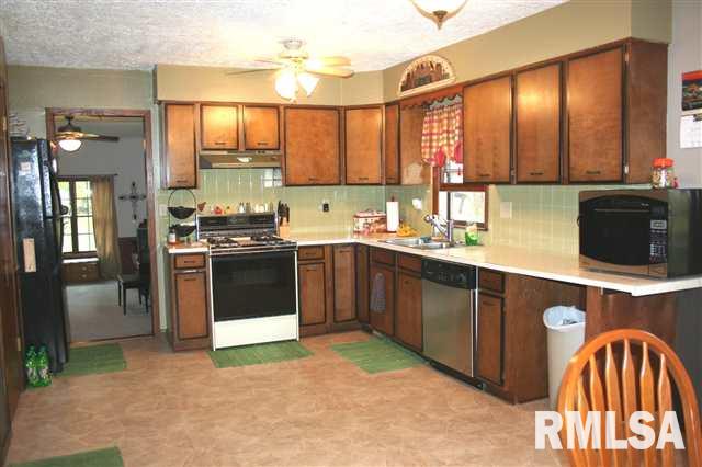 1999 Keener Road Muscatine, IA 52761 - Photo 5 of 12 Gallery Image 5