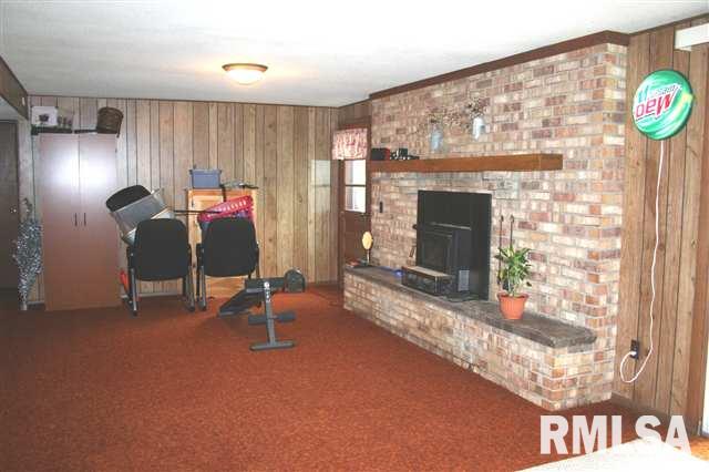 1999 Keener Road Muscatine, IA 52761 - Photo 8 of 12 Gallery Image 8