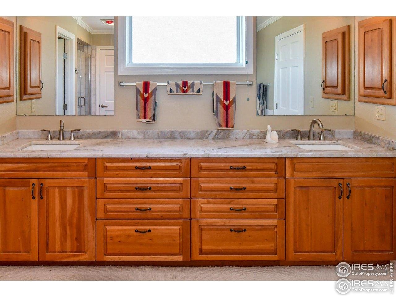 1960 Colard Lane Lyons, CO 80540 - Photo 17 of 40 Master Bathroom