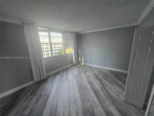 $3,000 | 825 Brickell Bay Drive, Unit 750, Miami, FL 33131