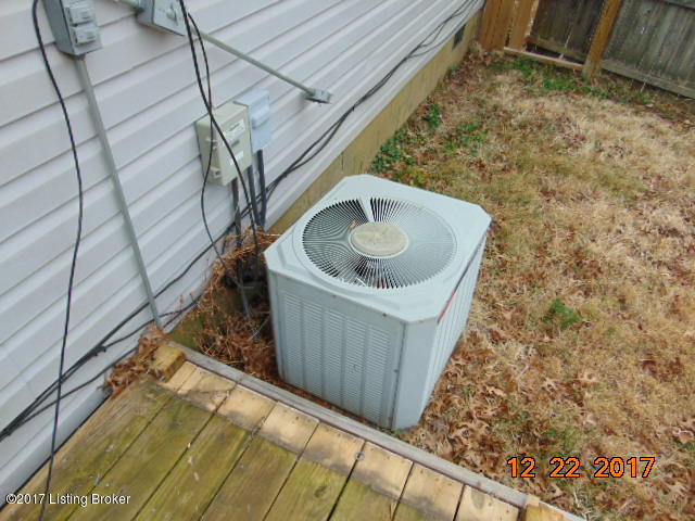 4150 Dover Road Louisville, KY 40216 - Photo 9 of 9 DSC03623