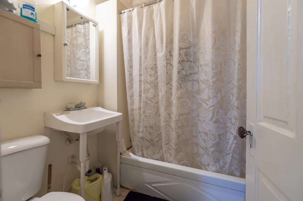 318 6th Avenue Rochelle, IL 61068 - Photo 9 of 11 a bathroom with a sink toilet and shower