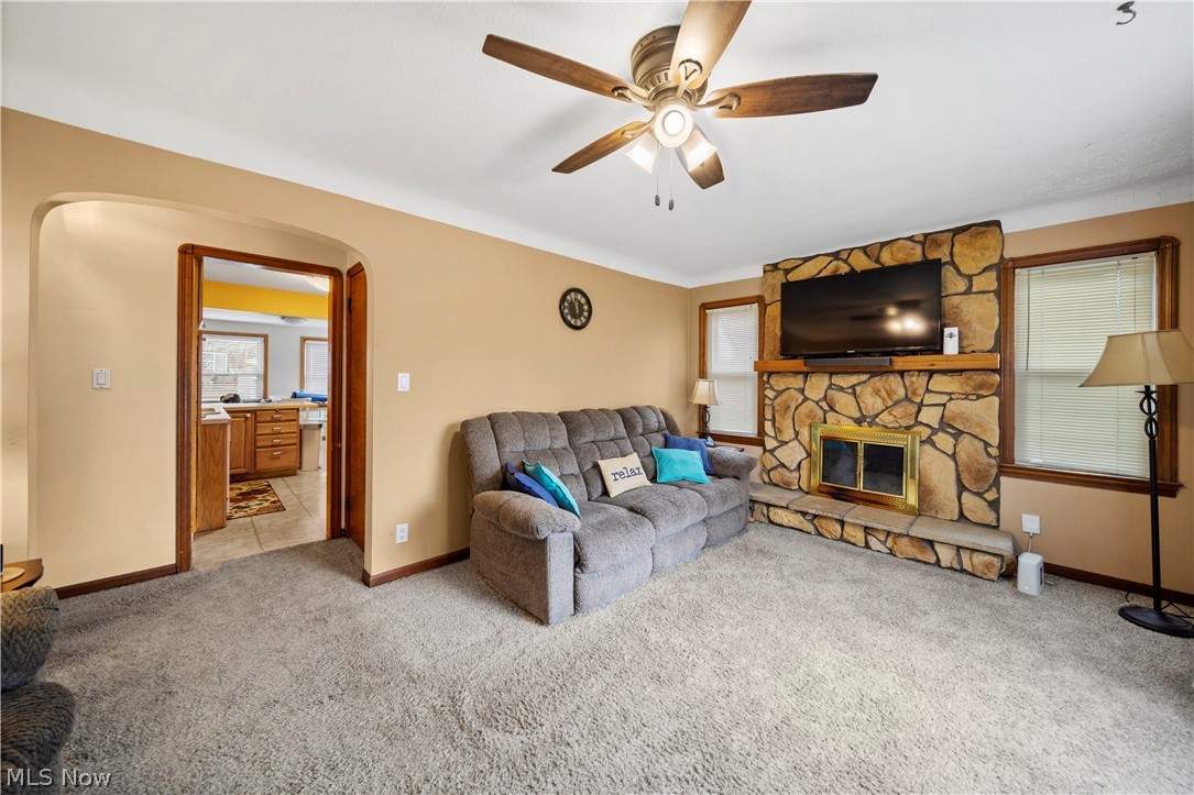 1238 Lander Road Cleveland, OH 44124 - Photo 5 of 31