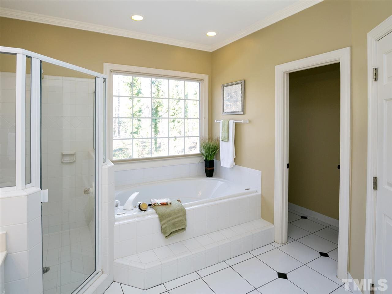 7909 Ridge Pointe Lane Raleigh, NC 27615 - Photo 20 of 25 Separate water closet
