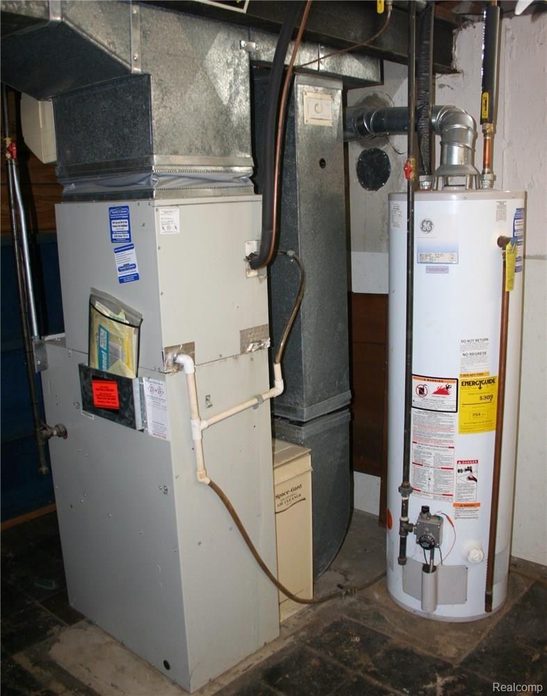 17111 Rougeway Street Livonia, MI 48152 - Photo 36 of 40 Furnace and newer water heater!