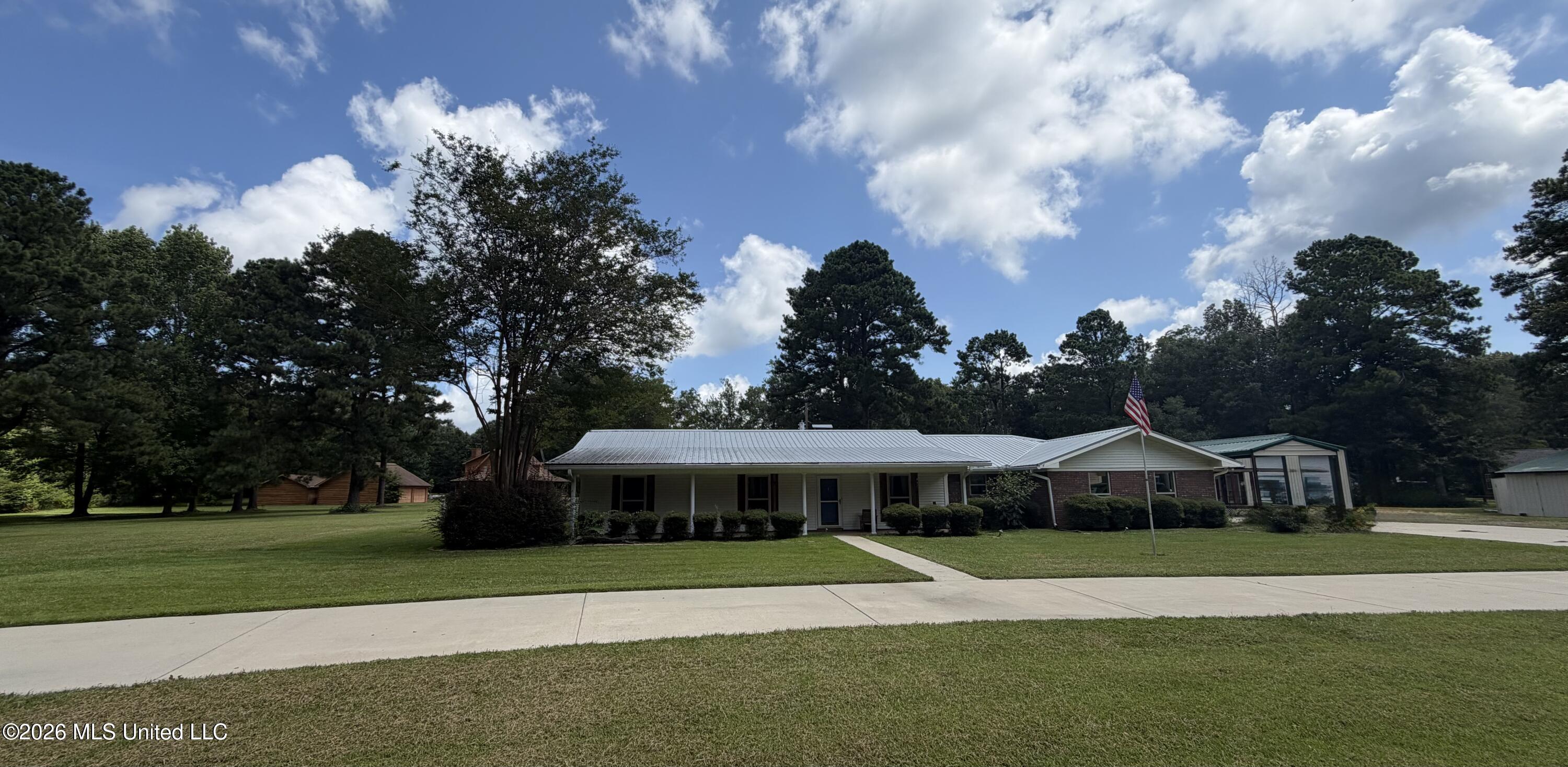 18 Jordan Road Natchez, MS 39120 - Photo 2 of 15 IMG_1526