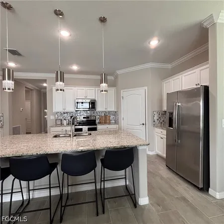 $3,200 | 4028 East Hampton Circle, Fort Myers, FL 33905