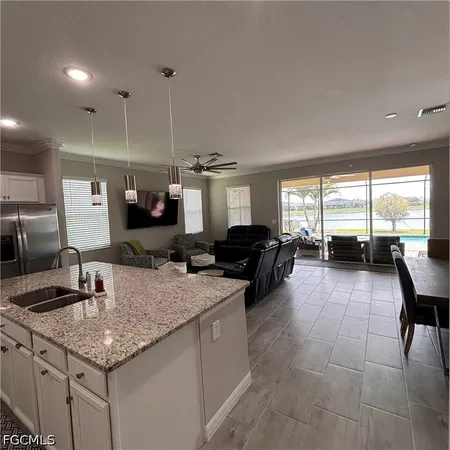 $3,200 | 4028 East Hampton Circle, Fort Myers, FL 33905