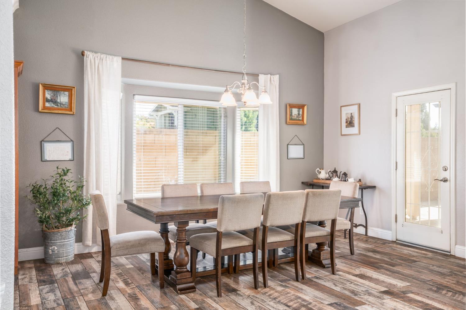 437 East Stanley Avenue Reedley, CA 93654 - Photo 10 of 30