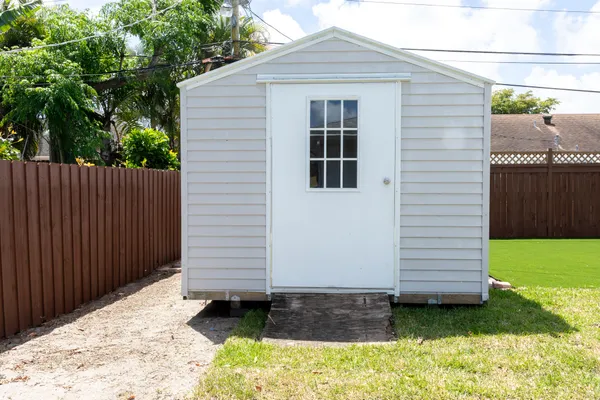 $549,000 | 3360 Sapphire Road, Lake Worth, FL 33462