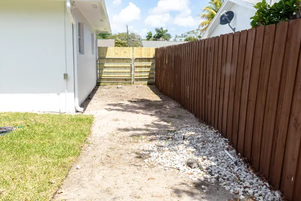 $549,000 | 3360 Sapphire Road, Lake Worth, FL 33462