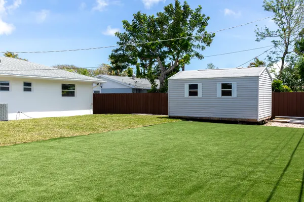 $549,000 | 3360 Sapphire Road, Lake Worth, FL 33462