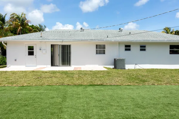 $549,000 | 3360 Sapphire Road, Lake Worth, FL 33462