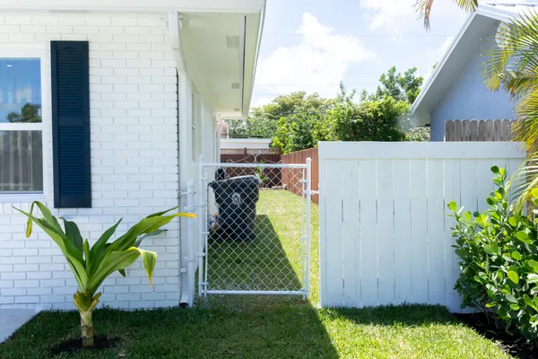 $549,000 | 3360 Sapphire Road, Lake Worth, FL 33462