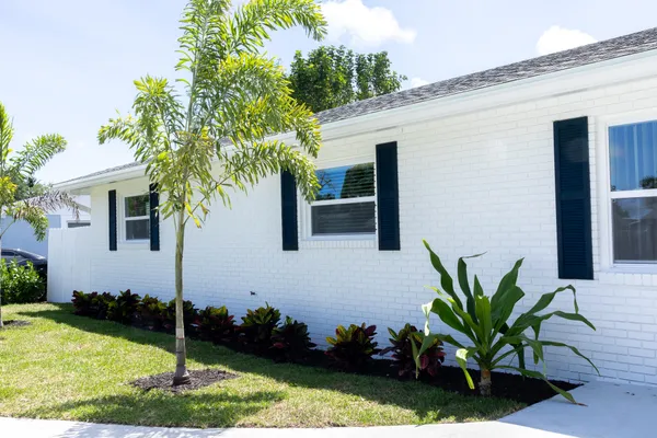 $549,000 | 3360 Sapphire Road, Lake Worth, FL 33462