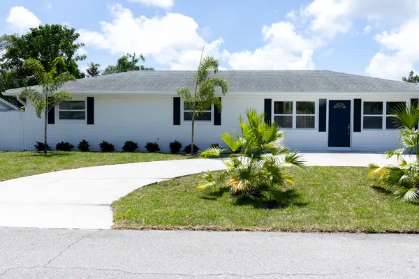$549,000 | 3360 Sapphire Road, Lake Worth, FL 33462