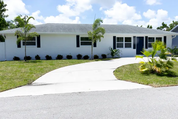 $549,000 | 3360 Sapphire Road, Lake Worth, FL 33462