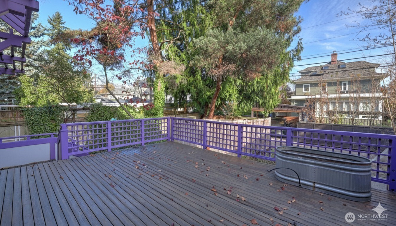 908 15th Avenue East Seattle, WA 98112 - Photo 35 of 37 a view of a roof deck