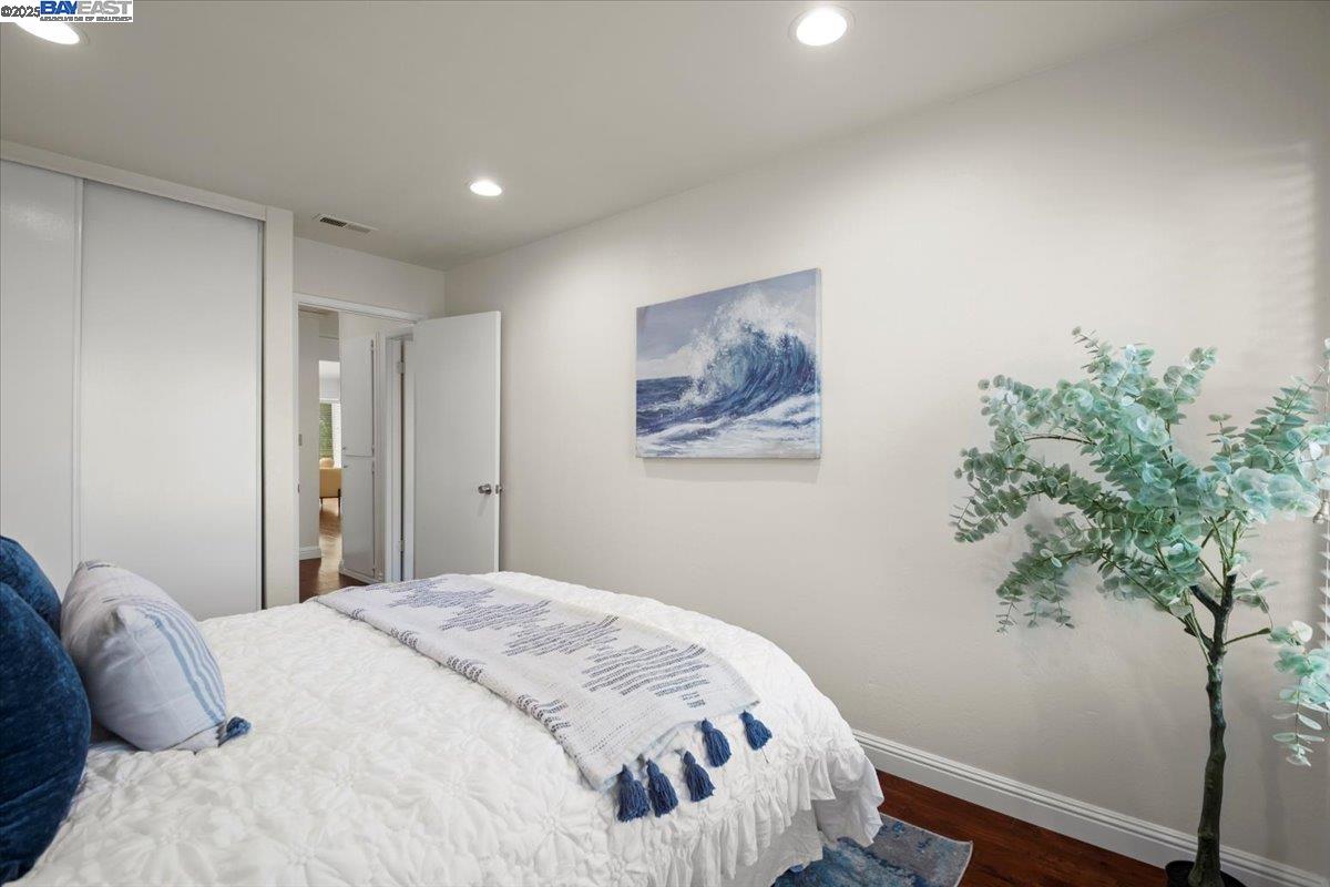 2253 Kalenda Common Fremont, CA 94539 - Photo 25 of 38 a bedroom with a bed and a potted plant