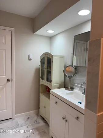 $260,000 | 105 Amberly Drive, Unit G, Englishtown, NJ 07726