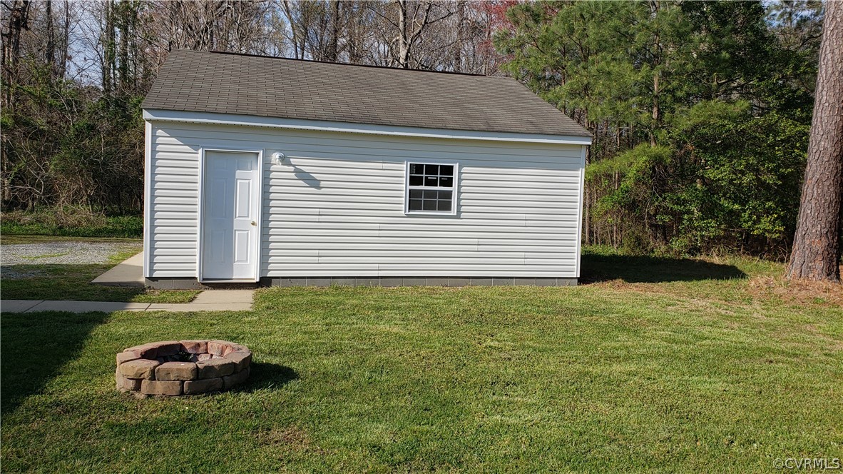 8681 Strath Road Henrico, VA 23231 - Photo 28 of 29 a backyard of a house with lots of green space