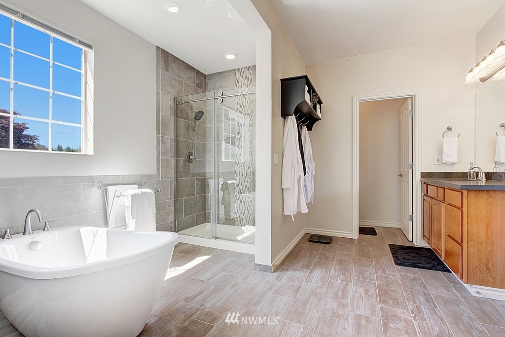 27712 Maple Ridge Way Southeast Maple Valley, WA 98038 - Photo 22 of 36 a spacious bathroom with a tub and a sink