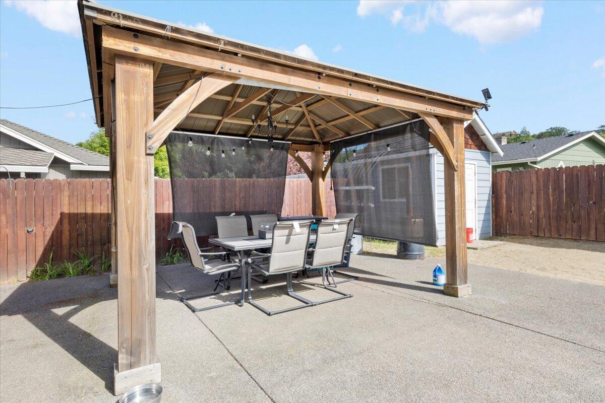 2220 Ridge Way Medford, OR 97504 - Photo 26 of 27 26-D9A7661