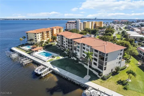 $400,000 | 4013 Southeast 20th Place, Unit 401, Cape Coral, FL 33904