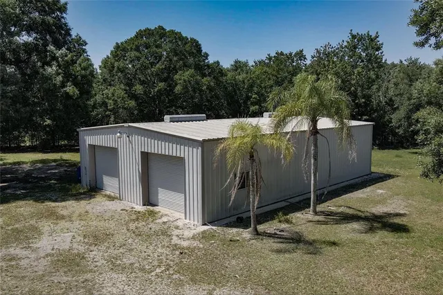 a view of a barn in the middle of a yard