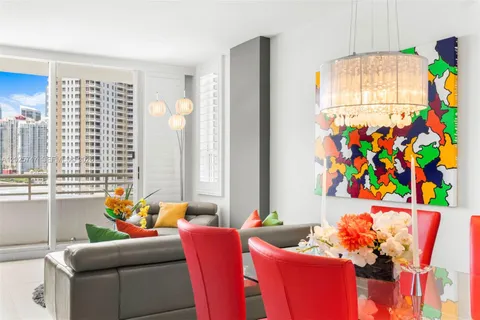 $620,000 | 888 Brickell Key Drive, Unit 1002, Miami, FL 33131